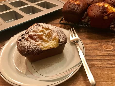 Der puddingkuchen schmeckt saisonal auch mit anderen früchten herrlich, so eignen sich auch brombeeren oder. Schoko-Käse-Küchlein aus der Mini-Kuchen Form von Pampered ...