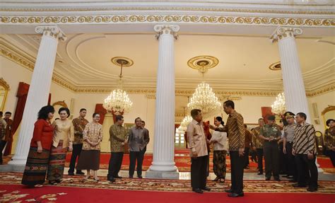 Istana adalah bangunan khusus yang biasanya menjadi tempat tinggal keluarga kerajaan dan terkadang juga sekaligus sebagai pusat pemerintahan. Istana Negara, Jakarta wallpapers, Man Made, HQ Istana ...