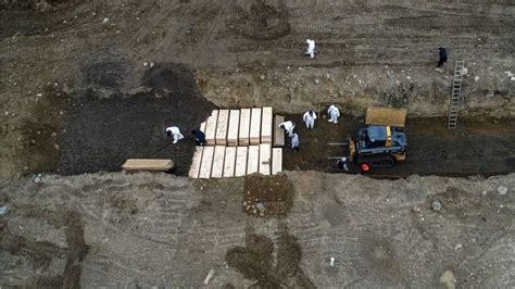 Aerial Images Show New York Ramping Up Burials As Officials Grapple