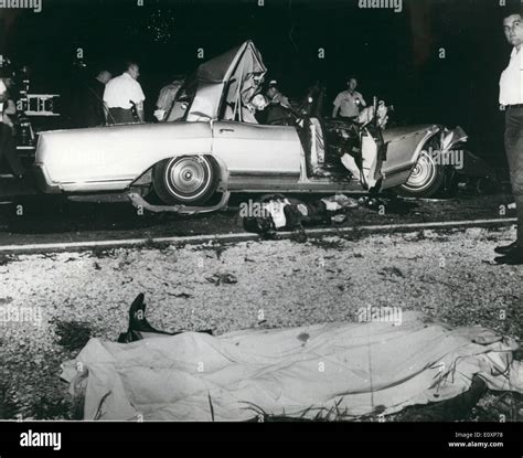 Jayne Mansfield Car Crash Which Killed Jayne Mansfield 1967 Stock