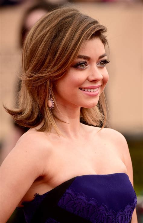 sarah hyland see every breathtaking beauty look from the 2016 sag awards popsugar beauty