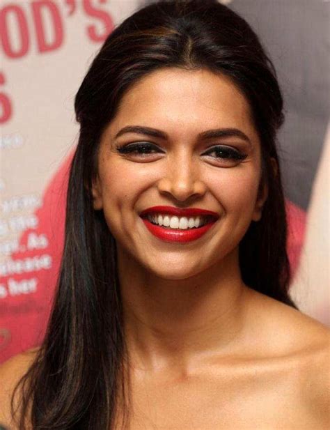 Beautiful Indian Girl Deepika Padukone Cute Smiling Face Closeup In