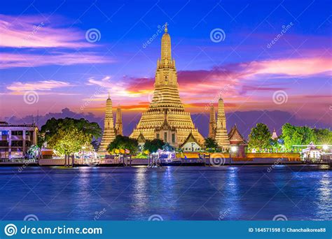 Wat Arun Temple Of Dawn In Bangkok Landmark Of Thailand