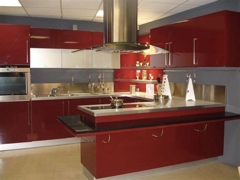 La cuisine française n'a été codifiée qu'au xx e siècle, par auguste escoffier, pour devenir la référence moderne en matière de grande cuisine. Cuisine rouge bordeaux: 16 modèles pour vous inspirer ...