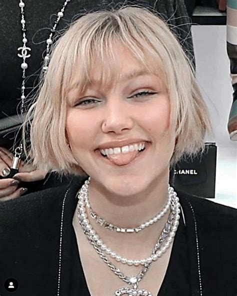 Girl Tongue French Bob Grace Vanderwaal How To Be Graceful Stardust