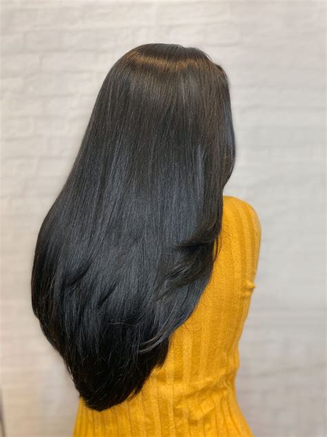 To keep long dark brown hair looking strong, healthy and stylish you will need to complete salon procedures with proper home care and right styling products. Dark waves in 2020 | Long shiny hair, Indian long hair ...