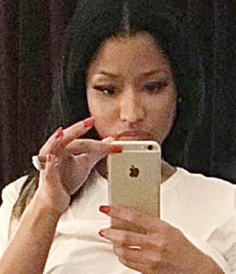 Nicki Minaj Shows Off Her Body In Tight Undies In Instagram Selfie Daily Mail Online