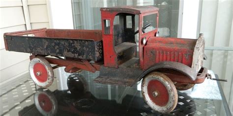 1920s keystone pressed steel toy dump truck — vintage cool stuff