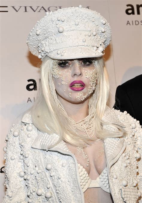 Lady Gaga Covers Her Face With Pearls For Amfar New York Gala