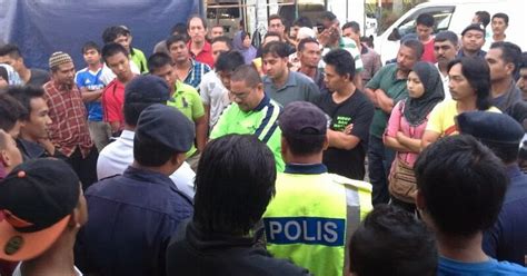 Pasar kemboja bandar baharu ini menggantikan pasar kemboja parit buntar yang telah ditutup pada akhir disember 2013. Media Haria: PARIT BUNTAR - PASAR KEMBOJA KES SELESAI MUKTAMAD