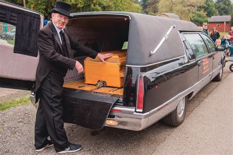 Boo Codas Casket Races Put The ‘fun In Funeral On Saturday