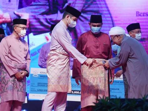 Kalendar islam atau kalendar hijriah adalah merupakan kalendar lunar/qamariah, iaitu kalendar yang dikira berdasarkan pergerakan/fasa bulan mengelilingi bumi. Sambutan Maal Hijrah Pahang