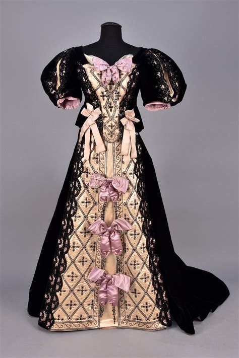 1890s France Historical Dresses Fashion History Womens Vintage Dresses
