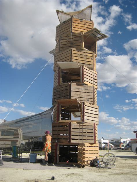 Pallet Tower Pallet Tree Houses Pallet Building Pallet House