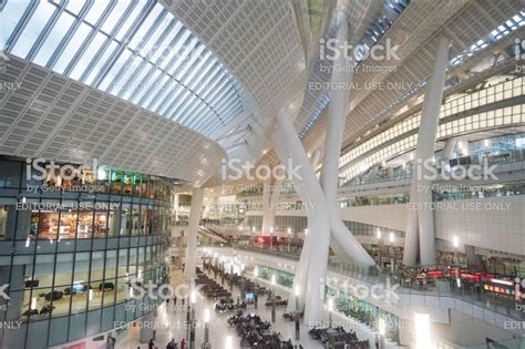 The atmosphere outside is awesome, with cool sea breezes and a perfect. Pin by Tan Khiang on Stockphoto - Hong Kong | Hong kong ...