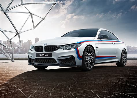 And that heritage, by the way, includes innumerable victories in motorsport — on two wheels and four. BMW 100 years Anniversary Visuals on Behance