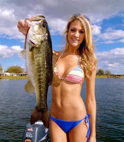 Sexy Girls Make Fishing Less Boring Pics Izismile Com