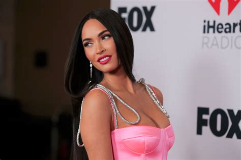 Megan Fox Gorgeous Boobs In Cleavage At 2021 Iheartradio Music Awards