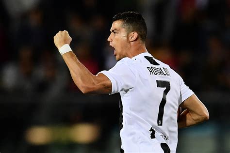 Cristiano ronaldo dos santos aveiro goih comm (portuguese pronunciation: Com dois de Cristiano Ronaldo, Juventus vira sobre o ...