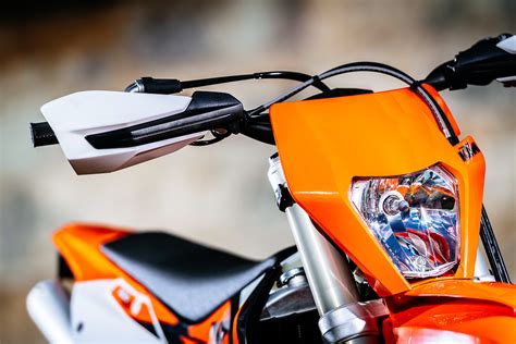 Ktm's research and development this is an incredibly exciting development for ktm. 2018_KTM_fuel-injection_two-stroke_250_300_EXC_TPI_199 ...
