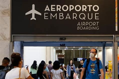 Pilotos e comissários aprovam fim da greve nos aeroportos