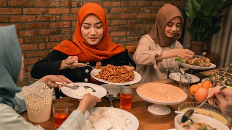 explainer what is ramadan and why does it require muslims to fast csu news