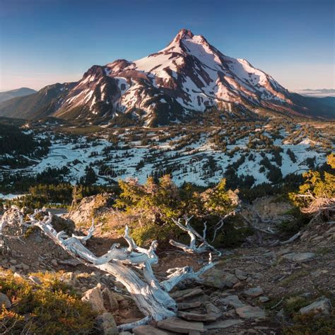 At 10492 Feet High Mt Jefferson Is Oregon S Second Tallest Mountain