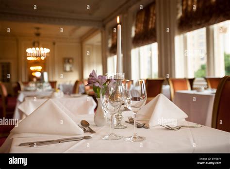 Table Setting Restaurant Hi Res Stock Photography And Images Alamy
