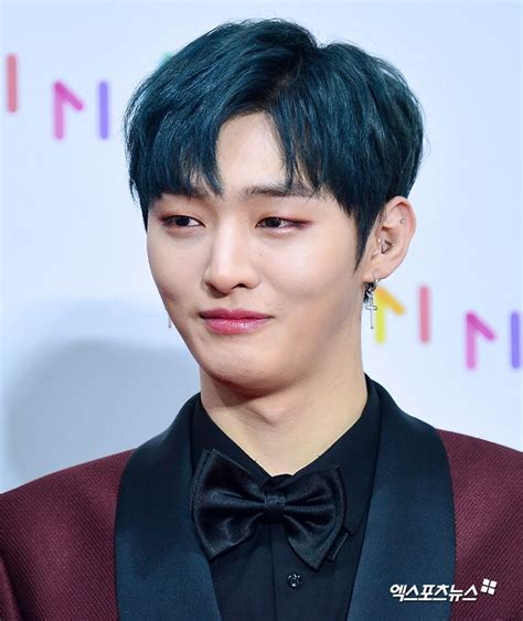 Wanna one promises a boomerang of pumped up stage when they meet their malaysian followers this july! Wanna One's Yoon Ji Sung Moves Everyone To Tears With ...