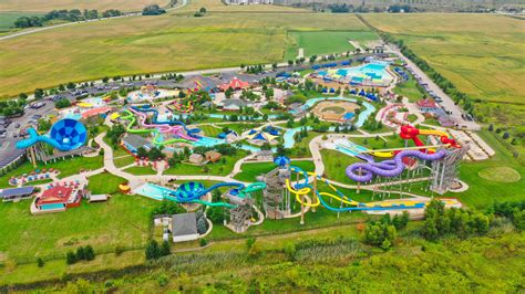 Raging Waves Water Park Is The Biggest Water Park In Illinois