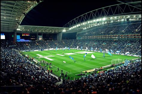 Use the map controls to rotate and zoom the fc porto stadium view. Flugreise: FC Porto - Benfica Lissabon | FussballTour.at