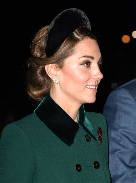Kate Middletons Headband Is A Chic Holiday Hair Accessory Pics