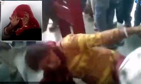 Indian Muslim Women Beaten By A Mob On Suspicion Of Carrying Beef