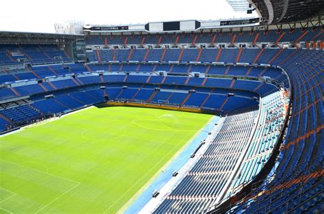 Real madrid club de fútbol, commonly referred to as real madrid, is a spanish professional football club based in madrid. Tipps für Besucher des Estadio Santiago Bernabéu von Real ...