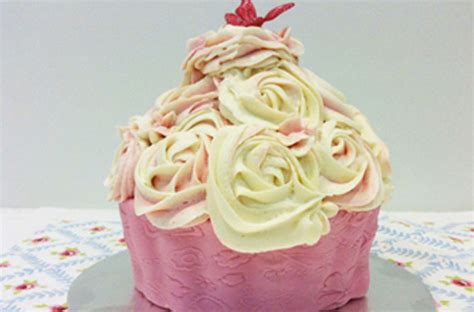 Giant Cupcake Baking Recipes Goodtoknow