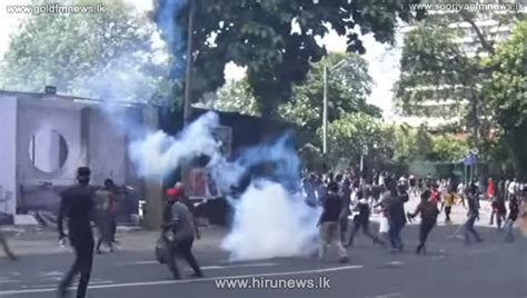 Police Use Tear Gas And Water Cannons At Colombo Hiru News Srilanka
