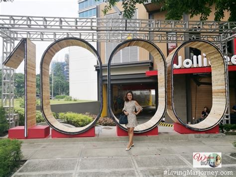 Woman In Digital Jollibee 1000th Store Opens In Triangle Drive Bgc
