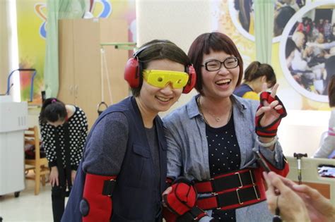 受國內新冠疫情升溫拖累， 明年軍公教調薪及基本工資調漲可能出現變數。 不過同樣受疫情所苦，亞洲鄰國韓國最近卻意外宣布，2022年最 低時薪將上調至9,160韓元，上漲幅度高達5.1%， 調幅是最近三年來最大，看在台灣民眾眼裡真的很不是滋味， 心裡不禁要問，為何韓國能，台灣卻不能呢？ 育達科大響應政府政策 7月起調薪3% | 中央社訊息平台