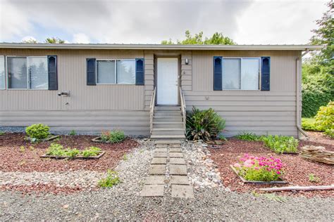 Columbus Empire House | 3 BD Coos Bay, OR Vacation Rental | Vacasa