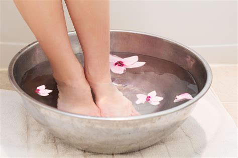 Homemade Foot Soak For Dry Feet Foot Soak Vinegar Homemade Foot Soaks Foot Remedies