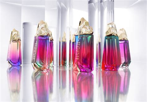 Fall under the spell of alien, the mysterious a fruity floral woody eau de parfum, created from the thrilling fusion of a delicious raspberry, a sensual rose. Alien We Are All Alien Collector Edition Mugler Parfum ...