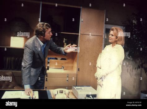 Dressed To Kill 1980 Michael Caine Fotos Und Bildmaterial In Hoher