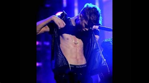 Justin Bieber Strips On Stage Youtube
