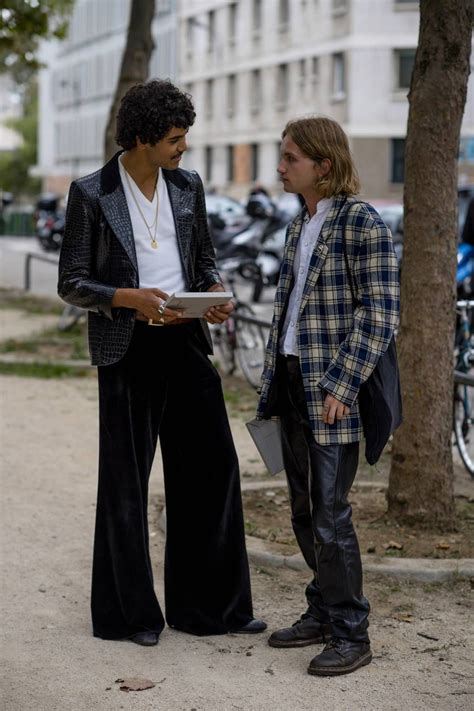 Paris Womens Fashion Week Ss18 The Strongest Street Style Fashion Fashion Week Most