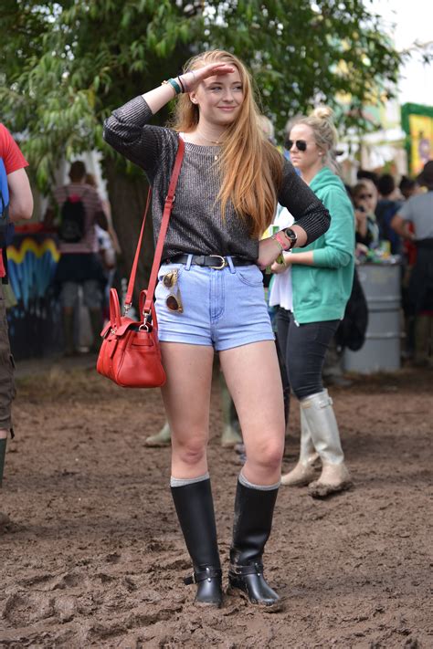 Sophie Turner At Glastonbury In Banana Republic Foil Crop Top And