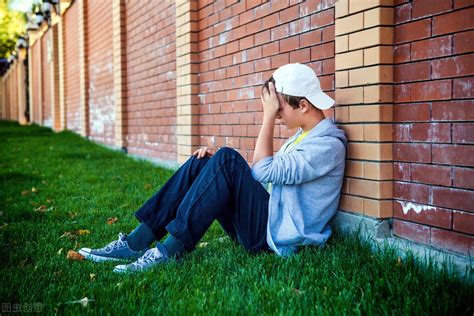 为什么青少年抑郁越来越普遍？青少年抑郁症性格新浪新闻