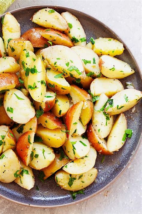 Boiled potatoes with butter and mint. Boiled Potatoes with Parsley (5 Minutes Prep Time!) - Rasa Malaysia