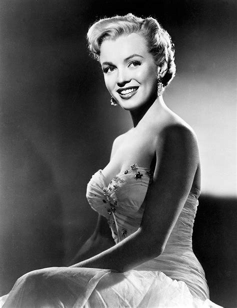 marilyn in a promotion picture of all about eve 1950 marilyn marylin monroe marilyn monroe