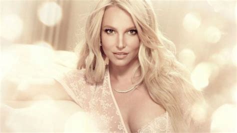 Britney Spears Posa Para Su Propia Línea De Lencería Video El