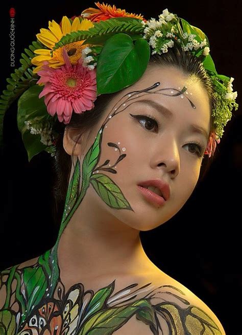 Bộ ảnh nude body painting của hot girl Hani Nguyễn gây tranh cãi